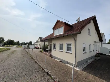 Einziehen und Wohlfühlen! Freistehendes Einfamilienhaus in Zemmer! 