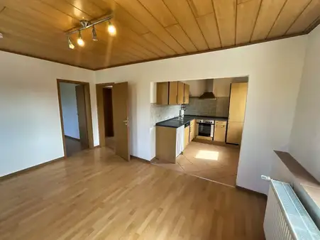 Freistehendes Einfamilienhaus mit schönem und sonnigen Grundstück