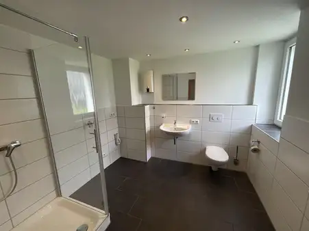 Freistehendes Einfamilienhaus mit schönem und sonnigen Grundstück