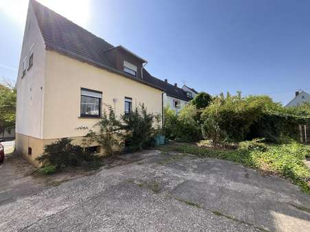 Rückansicht mit Hof Rückansicht mit Hof - Einfamilienhaus in 54338 Schweich mit 95m² kaufen