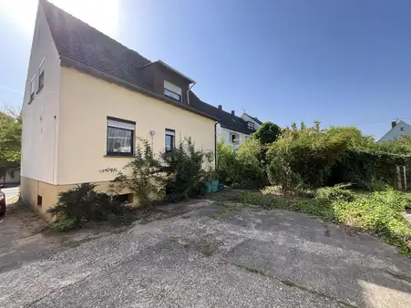 Freistehendes Einfamilienhaus in guter Lage von Schweich-Issel