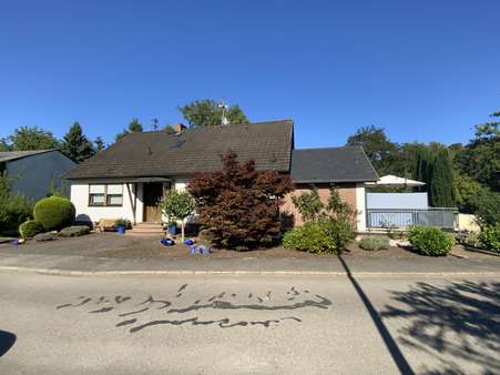 Frontansicht mit Anbau Frontansicht mit Anbau - Einfamilienhaus in 54459 Wiltingen mit 240m² kaufen