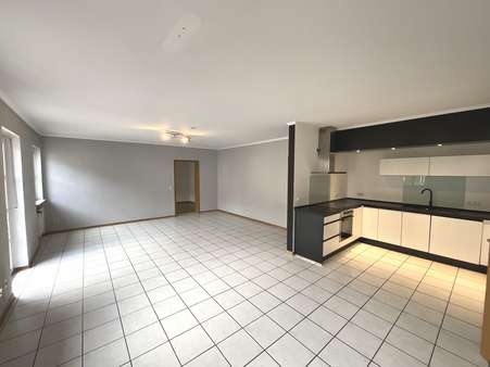 großer Wohn-/Essbereich großer Wohn-/Essbereich - Etagenwohnung in 54340 Riol mit 93m² kaufen