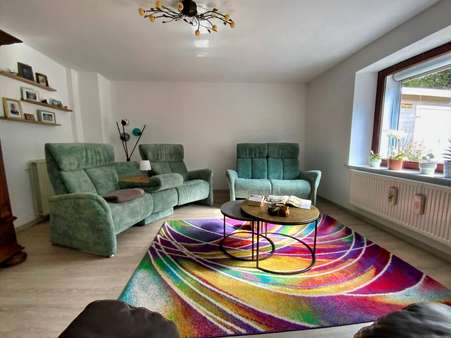 Wohnzimmer Haus rechts - Zweifamilienhaus in 54427 Kell mit 205m² kaufen