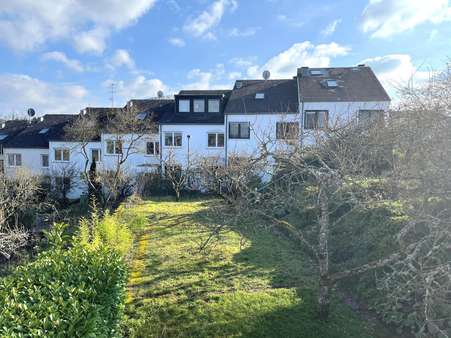Blick vom Balkon in den Garten - Reiheneckhaus in 54295 Trier mit 207m² kaufen
