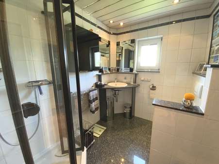 Badezimmer - Dachgeschosswohnung in 54329 Konz mit 96m² kaufen