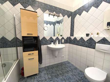 Badezimmer - Dachgeschosswohnung in 54329 Konz mit 76m² kaufen