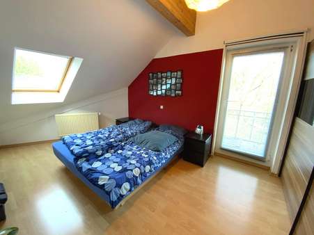 Schlafzimmer - Dachgeschosswohnung in 54329 Konz mit 76m² kaufen