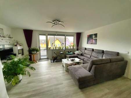 Wohnzimmer - Etagenwohnung in 54293 Trier mit 104m² kaufen