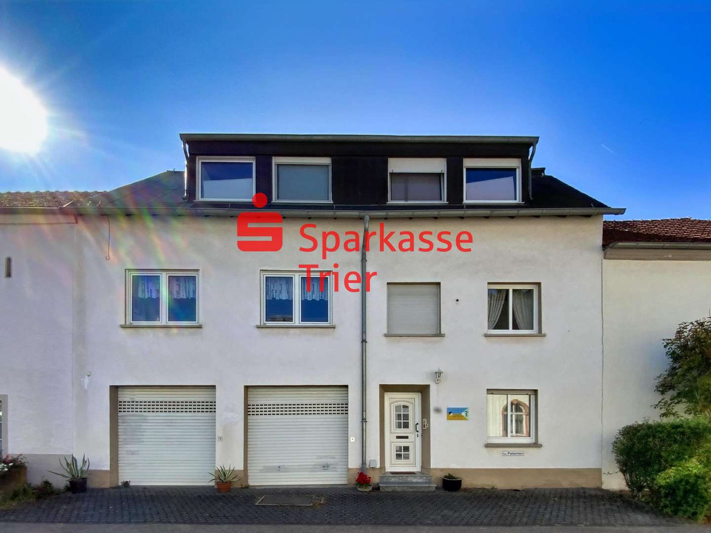 Frontansicht - Zweifamilienhaus in 54329 Konz mit 200m² kaufen