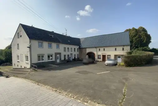 Mehrfamilienhaus mit 3 Wohneinheiten und großem Grundstück Nahe Bitburg