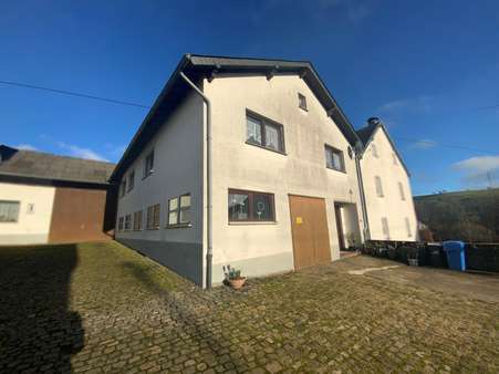 Strassenansicht - Zweifamilienhaus in 54597 Olzheim mit 129m² kaufen