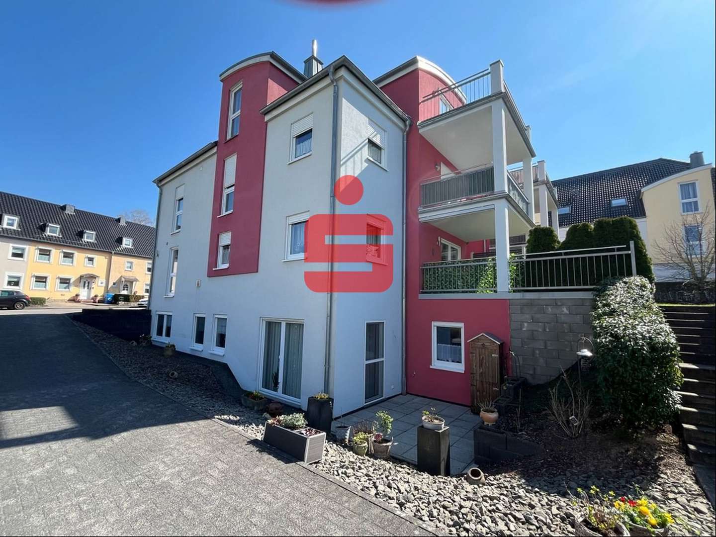 Seitenansicht - Souterrain-Wohnung in 54634 Bitburg mit 112m² kaufen