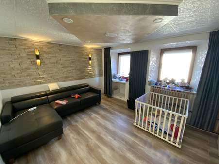 Wohnzimmer - Reihenmittelhaus in 54655 Kyllburg mit 113m² kaufen