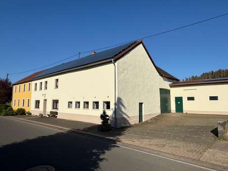 Strassenansicht - Zweifamilienhaus in 54597 Gesotz, Gem Hargarten mit 288m² kaufen