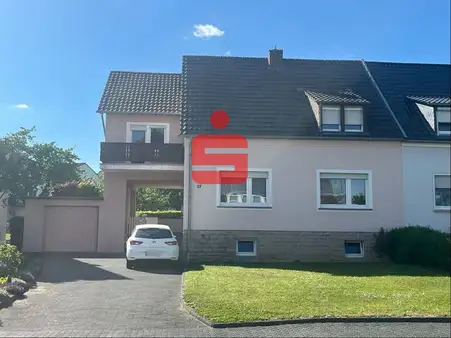 Familienfreundliches Einfamilienhaus mit Garten und Garage