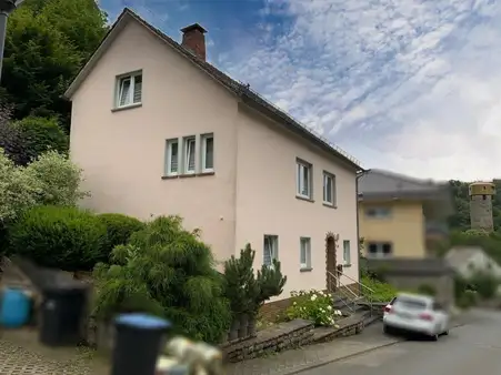 Einfamilienhaus in erhöhter Ortsrandlage