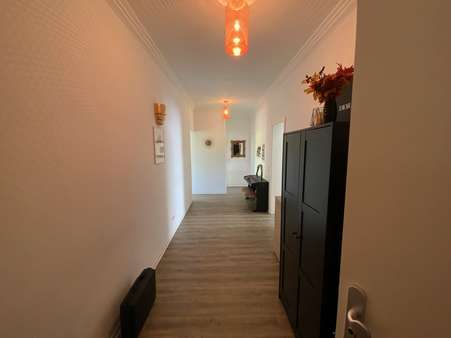 Wohnungseingang mit Flur - Etagenwohnung in 54595 Prüm mit 88m² kaufen