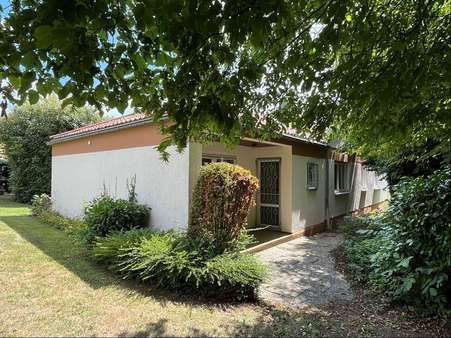 Rück- und Seitenansicht - Einfamilienhaus in 54634 Bitburg mit 162m² kaufen