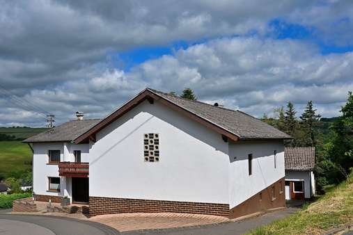 Seitenansicht - Einfamilienhaus in 54675 Utscheid mit 180m² kaufen