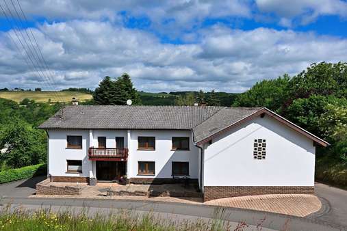 Straßenansicht Straßenansicht - Einfamilienhaus in 54675 Utscheid mit 180m² kaufen