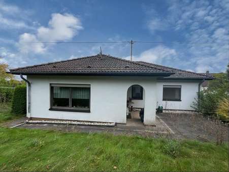 Rückansicht - Bungalow in 54636 Röhl mit 105m² kaufen