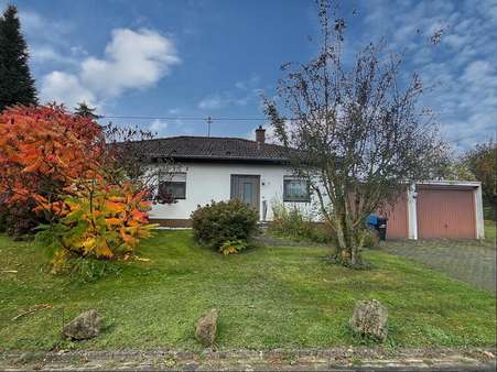 Vorderansicht - Bungalow in 54636 Röhl mit 105m² kaufen