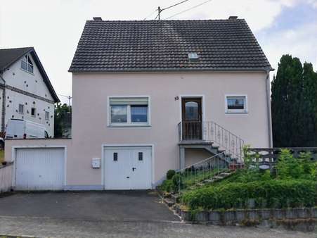 Straßenseite - Einfamilienhaus in 54634 Bitburg mit 144m² kaufen