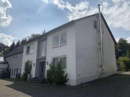 Straßenansicht - Zweifamilienhaus in 54597 Habscheid mit 237m² kaufen