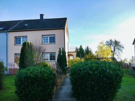 Straßenseite - Doppelhaushälfte in 54298 Orenhofen mit 113m² kaufen