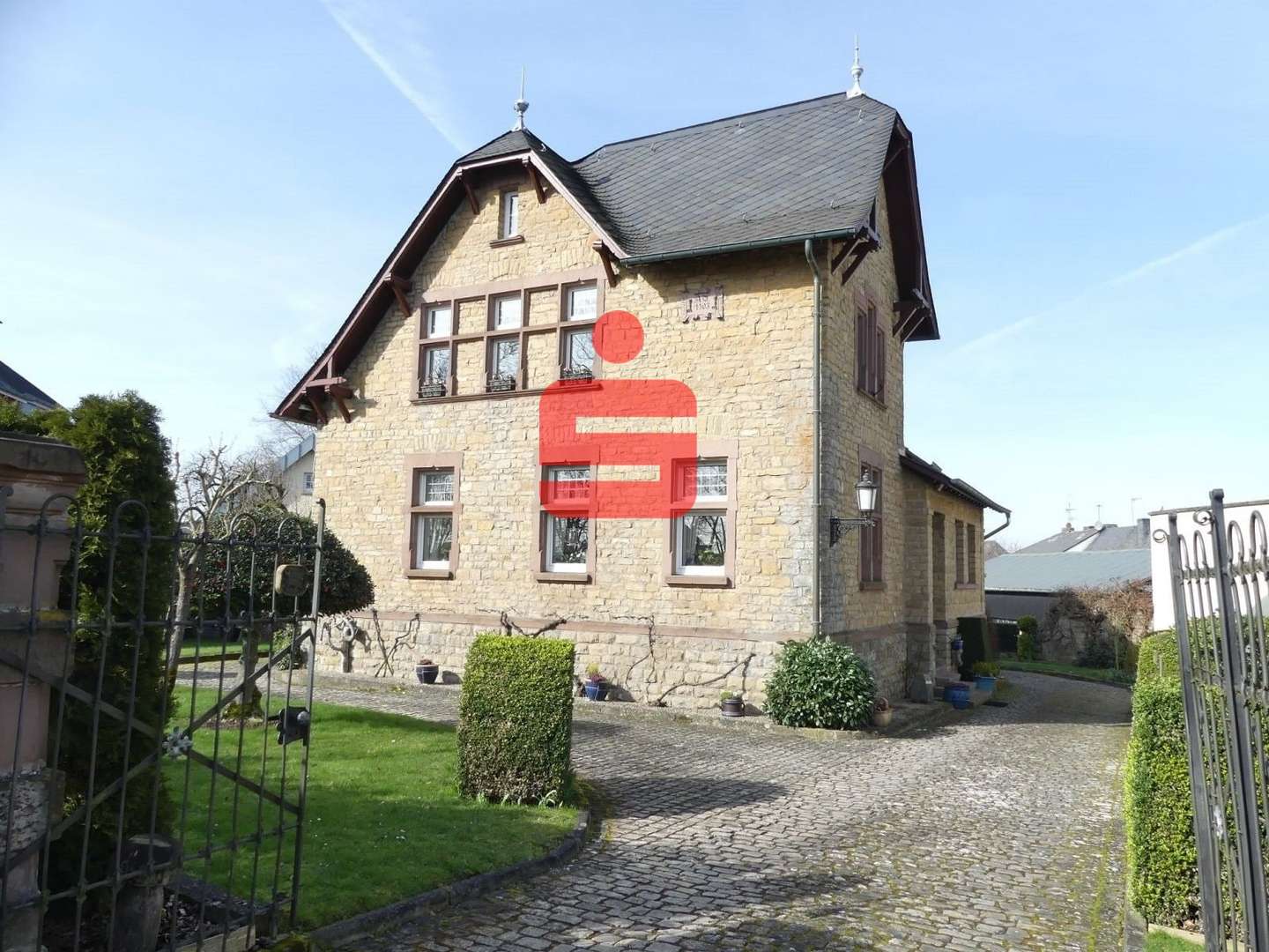 Vorderansicht - Zweifamilienhaus in 54634 Bitburg mit 319m² kaufen