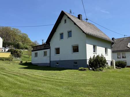 Seitenansicht - Einfamilienhaus in 56766 Berenbach mit 115m² kaufen