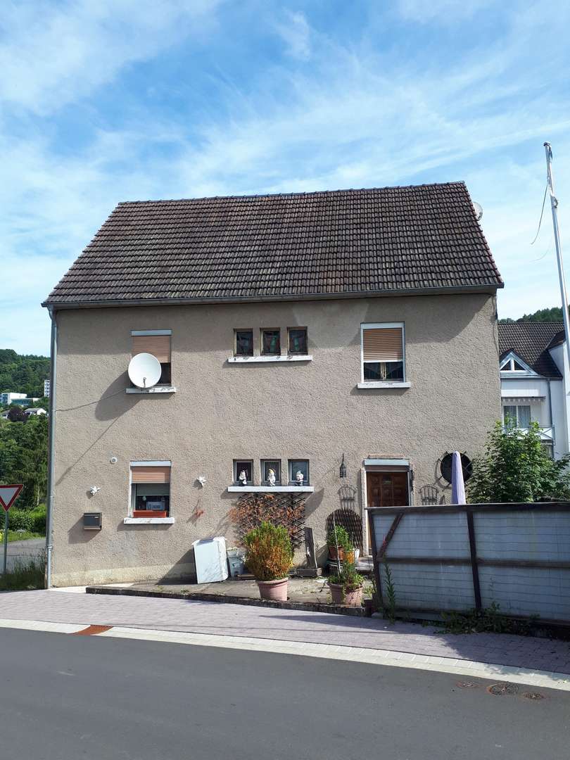 Vorderansicht - Einfamilienhaus in 54568 Gerolstein mit 125m² kaufen