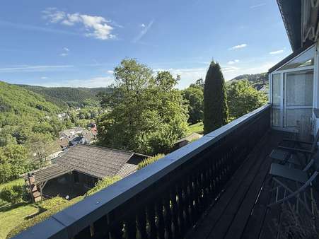 Blick auf die Blockhütte - Einfamilienhaus in 54574 Birresborn mit 183m² kaufen