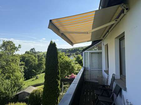 Blick vom Balkon mit Wintergarten - Einfamilienhaus in 54574 Birresborn mit 183m² kaufen