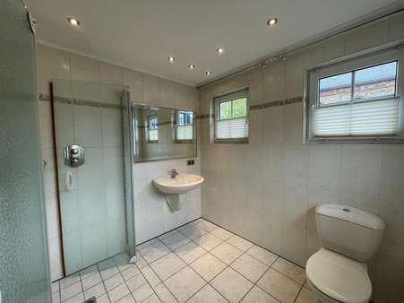 Bad Obergeschoss Bad Obergeschoss - Reihenmittelhaus in 54576 Hillesheim mit 125m² kaufen