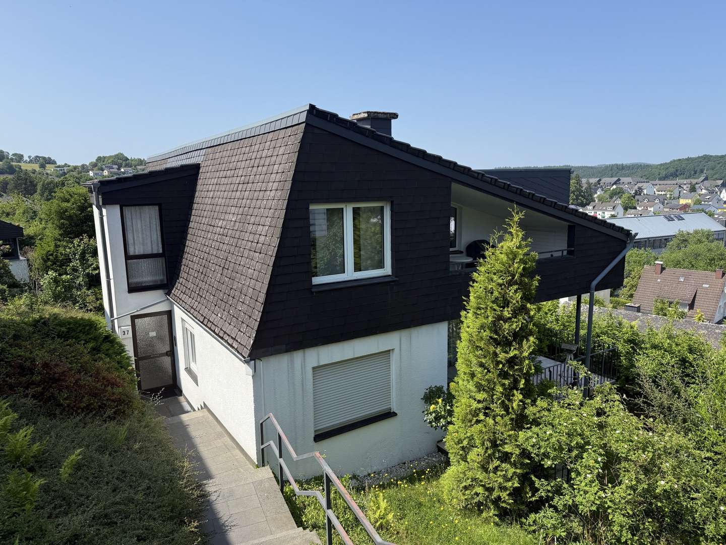 Außenansicht Hauseingang - Zweifamilienhaus in 54550 Daun mit 268m² kaufen