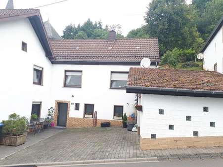 Straßenansicht - Zweifamilienhaus in 54568 Gerolstein mit 192m² kaufen