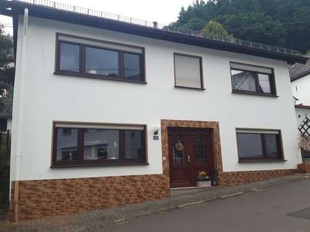 Vorderansicht - Zweifamilienhaus in 54568 Gerolstein mit 192m² kaufen