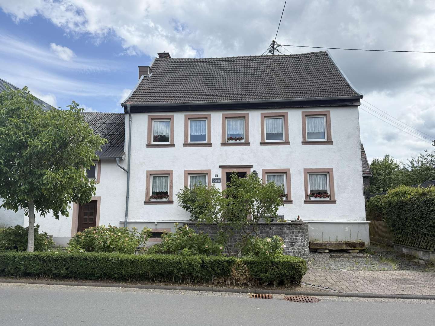 Ansicht Vorderseite - Einfamilienhaus in 54570 Hinterweiler mit 161m² kaufen