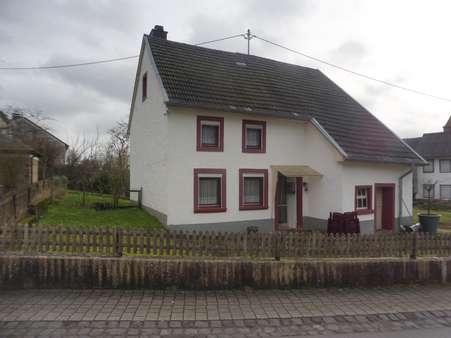 Seiten-/Vorderansicht - Einfamilienhaus in 54584 Gönnersdorf mit 75m² kaufen