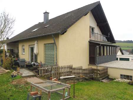 Rück-/Seitenansicht - Zweifamilienhaus in 54614 Schönecken mit 305m² kaufen
