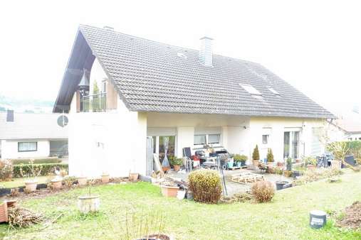 Rückansicht mit Garten - Zweifamilienhaus in 54614 Schönecken mit 305m² kaufen
