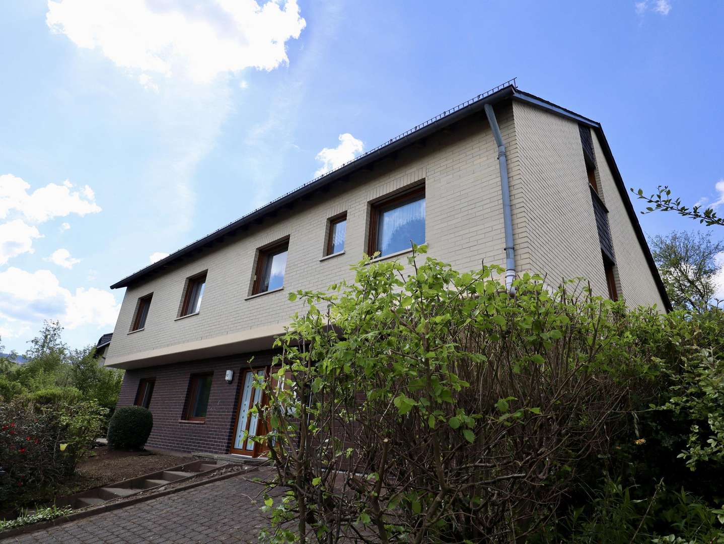 Außenansicht - Einfamilienhaus in 54497 Morbach mit 311m² kaufen