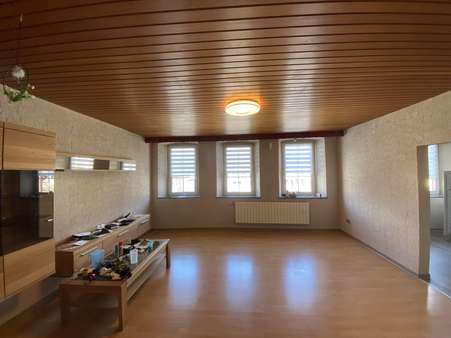 Wohnzimmer - Zweifamilienhaus in 54497 Morbach mit 195m² kaufen