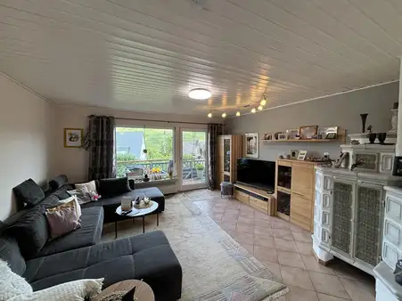 Freistehendes Einfamilienhaus mit Burgblick
