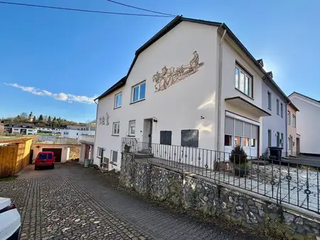 Einfamilienhaus mit Balkon und Weitblick