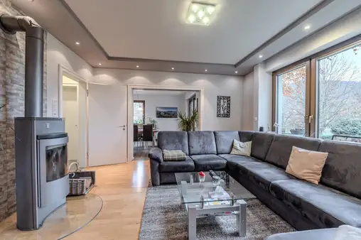 Charmantes Wohnhaus mit Moselblick und zwei großzügigen Ferienwohnungen im Grünen