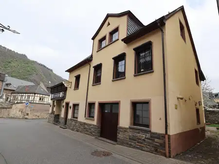 Ehemalige Bäckerei und Café mit Backstube und privater Wohneinheit 
