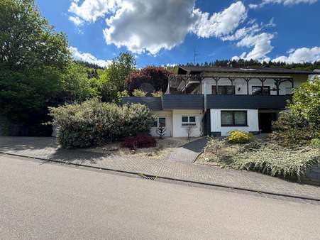 Straßenansicht - Einfamilienhaus in 54317 Riveris mit 284m² kaufen